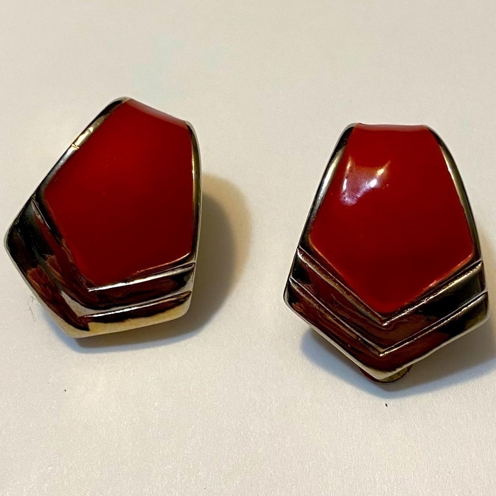 𝅺VINTAGE 80s red enamel clip on earrings​​​​​​